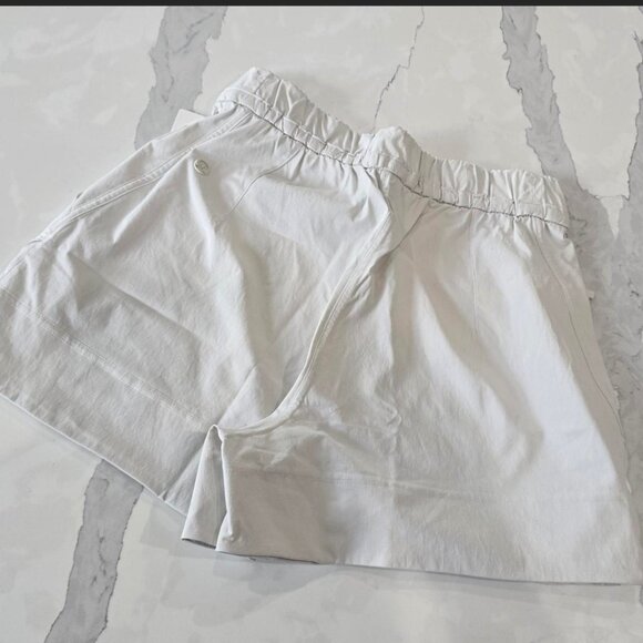 Cinchable Waist High-Rise Woven Short - Picture 2 of 3